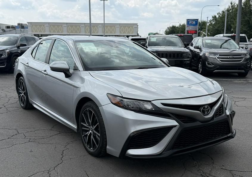 2021 Toyota Camry Image 3