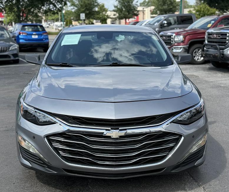 2023 Chevrolet Malibu Image 2