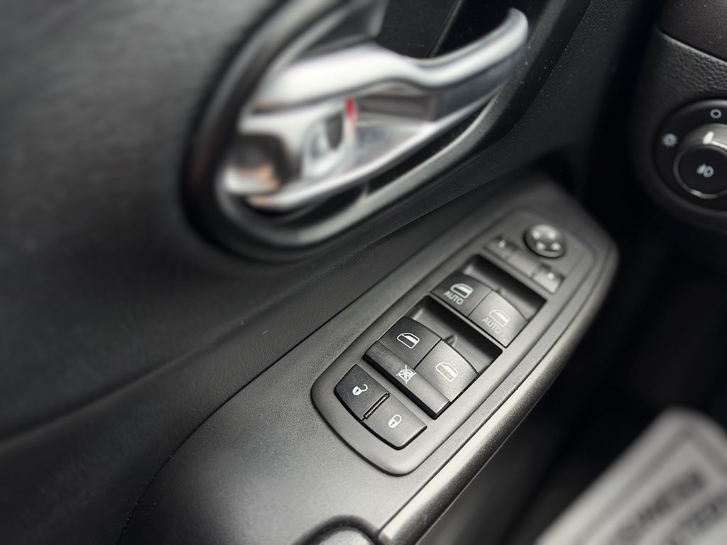 2021 Jeep Cherokee Image 9