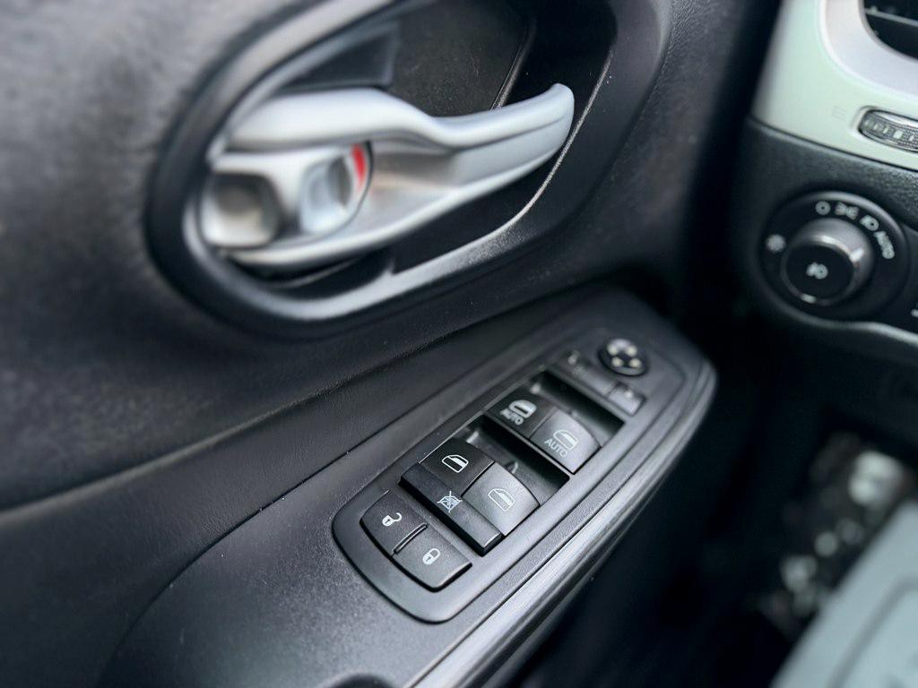 2015 Jeep Cherokee Image 9
