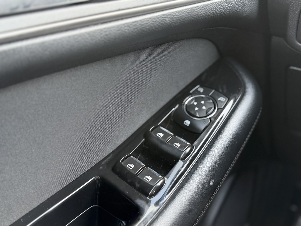 2017 Ford Edge Image 9
