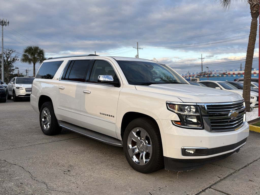 2015 Chevrolet Suburban Image 3