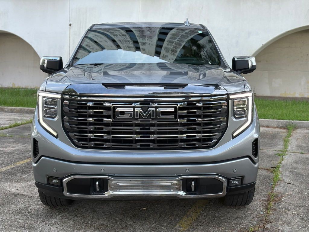 2023 GMC Sierra Image 2