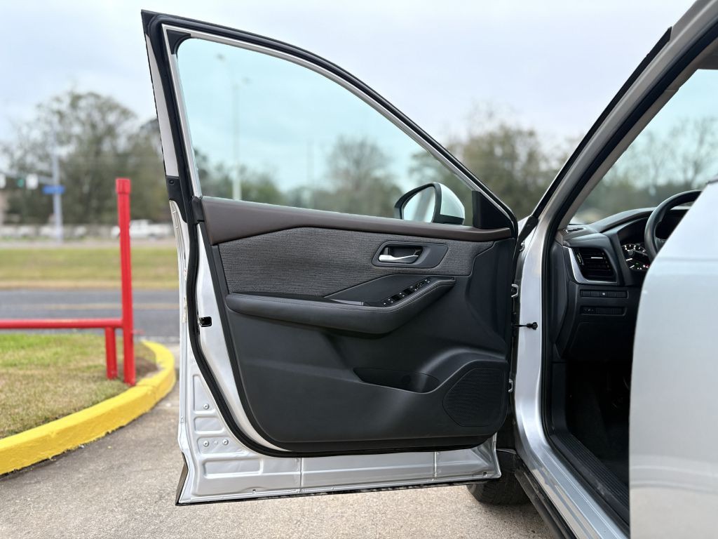 2021 Nissan Rogue Image 8