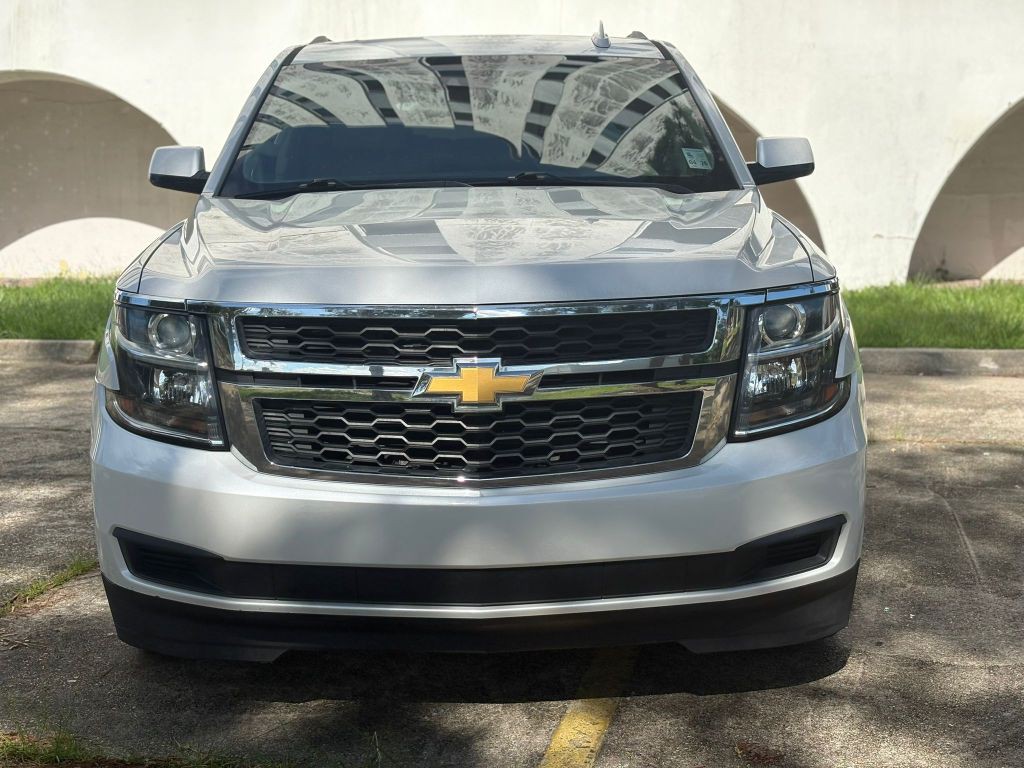 2018 Chevrolet Suburban Image 2