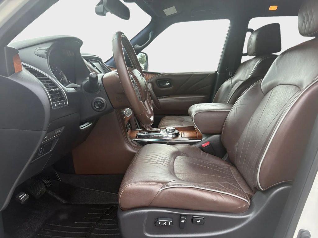 2015 INFINITI QX80 Image 9