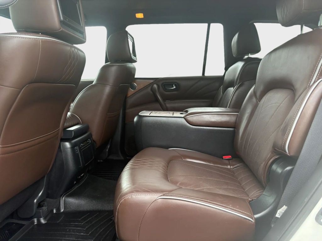 2015 INFINITI QX80 Image 11