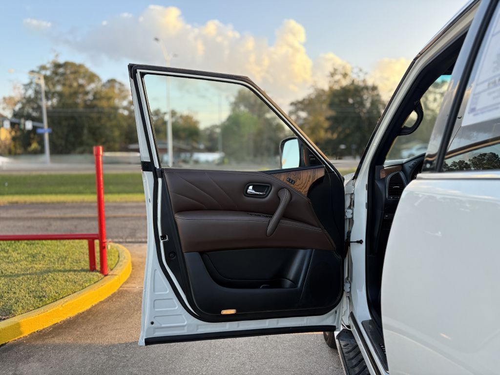 2015 INFINITI QX80 Image 7