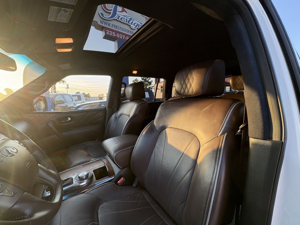 2015 INFINITI QX80 Image 9