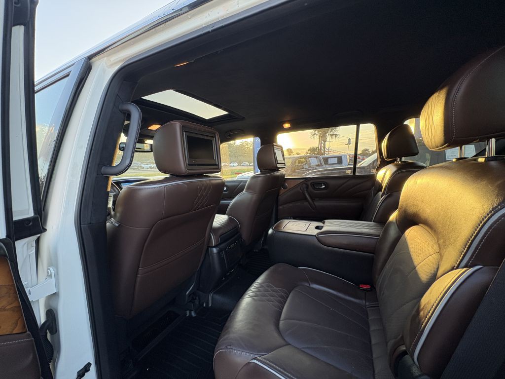 2015 INFINITI QX80 Image 10