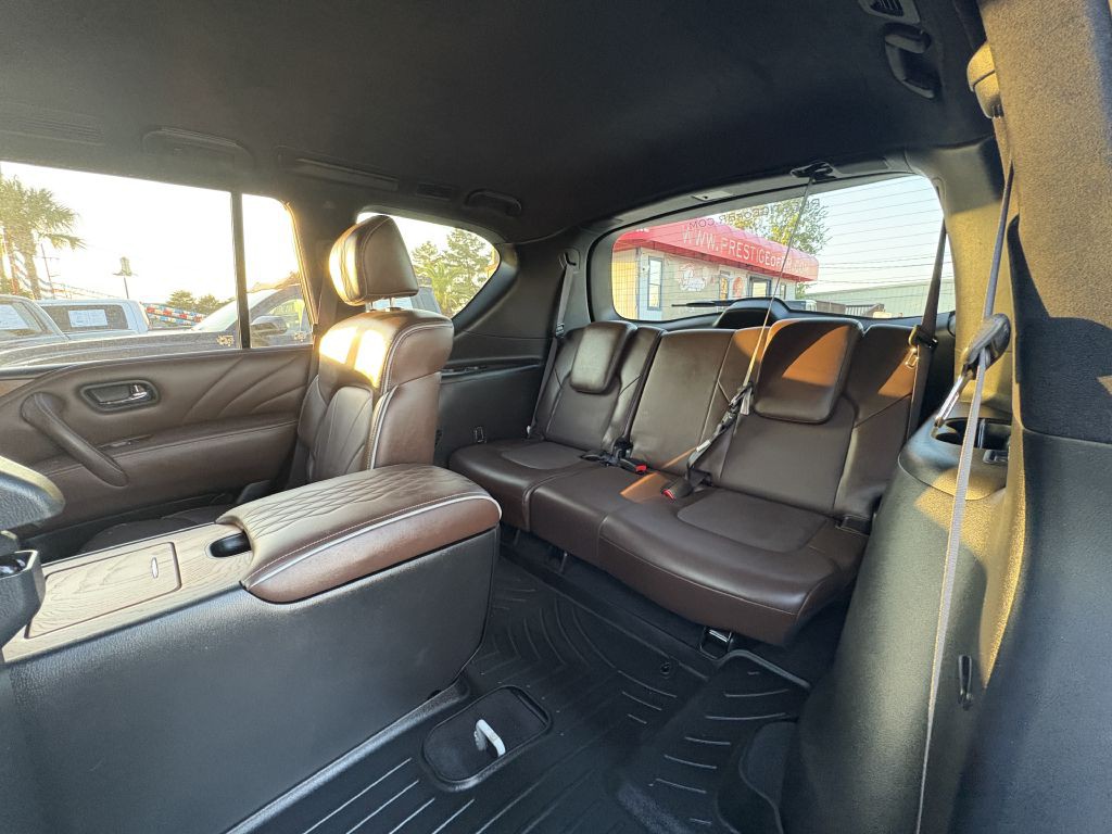 2015 INFINITI QX80 Image 11