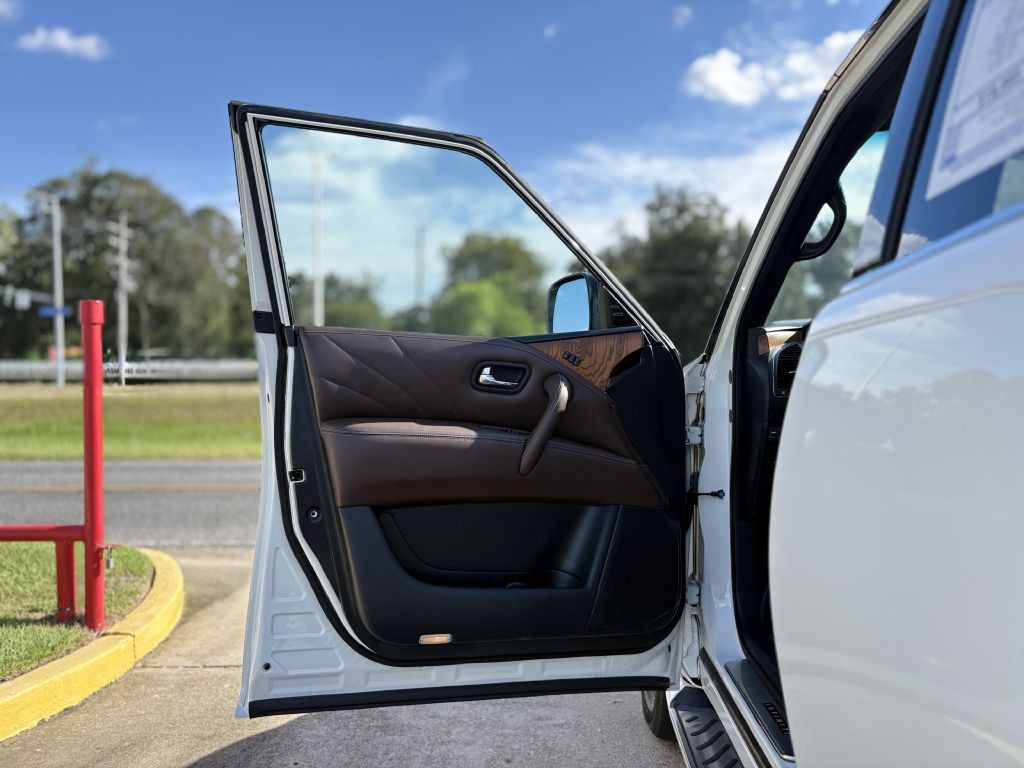 2015 INFINITI QX80 Image 7