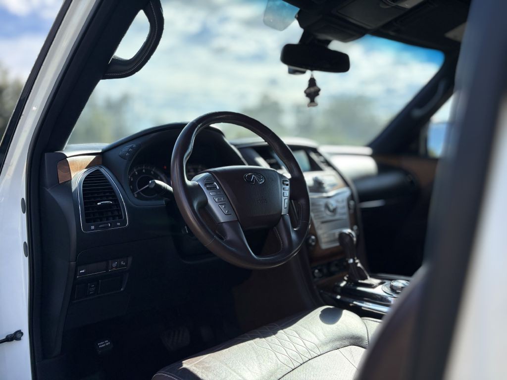 2015 INFINITI QX80 Image 8