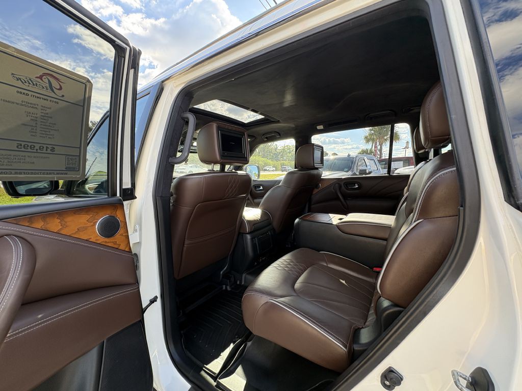 2015 INFINITI QX80 Image 10