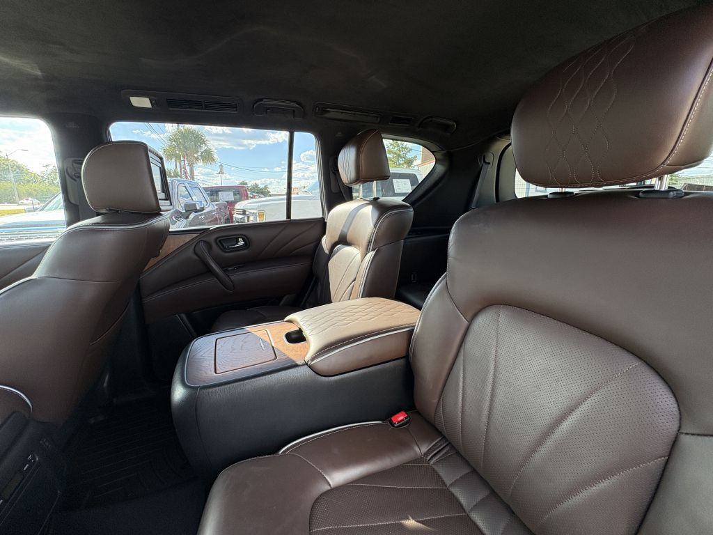 2015 INFINITI QX80 Image 11