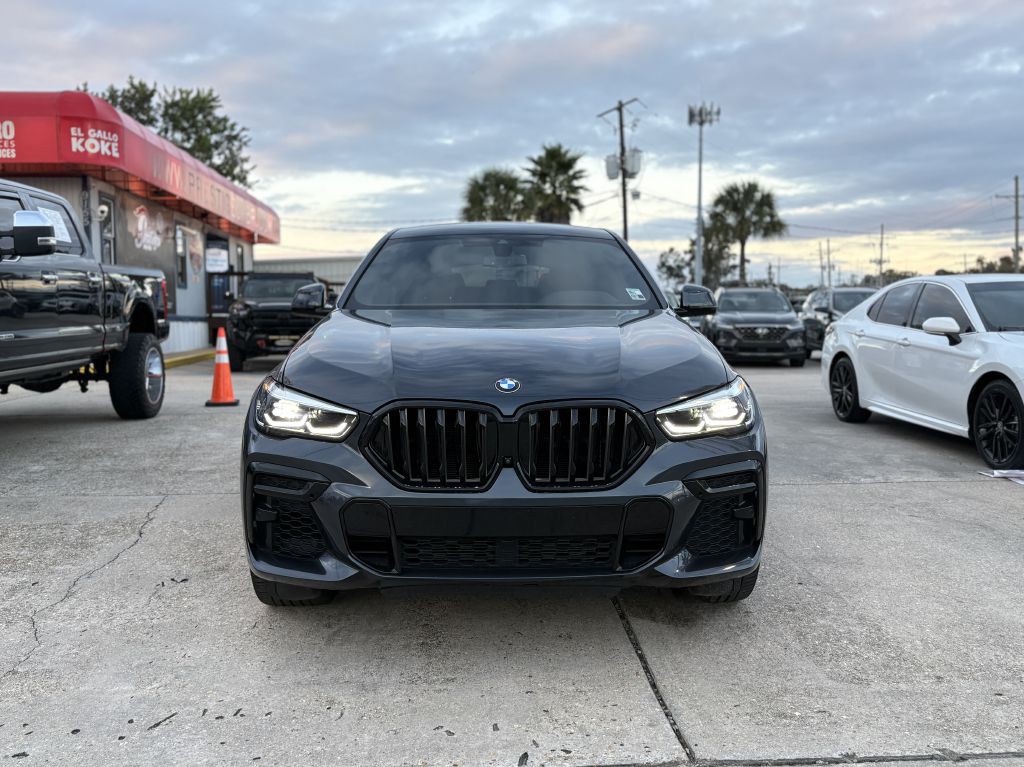 2022 BMW X6 Image 2