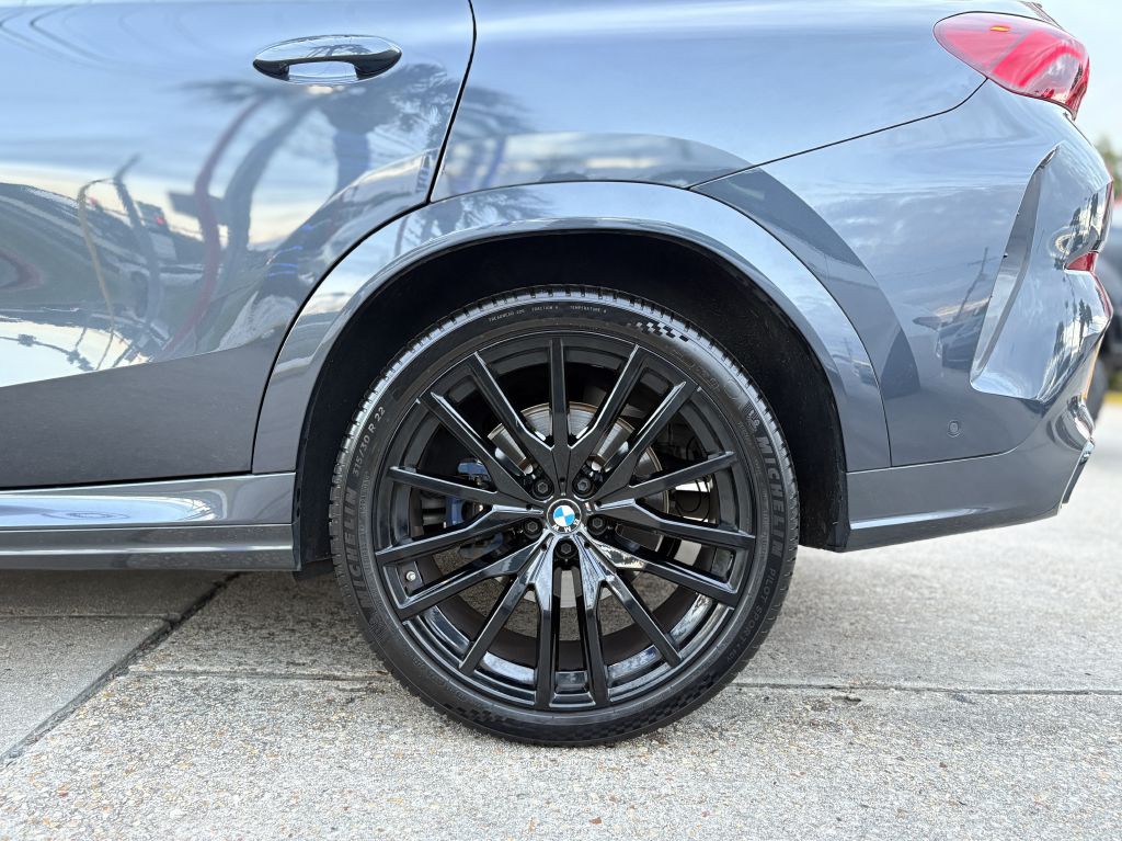2022 BMW X6 Image 6