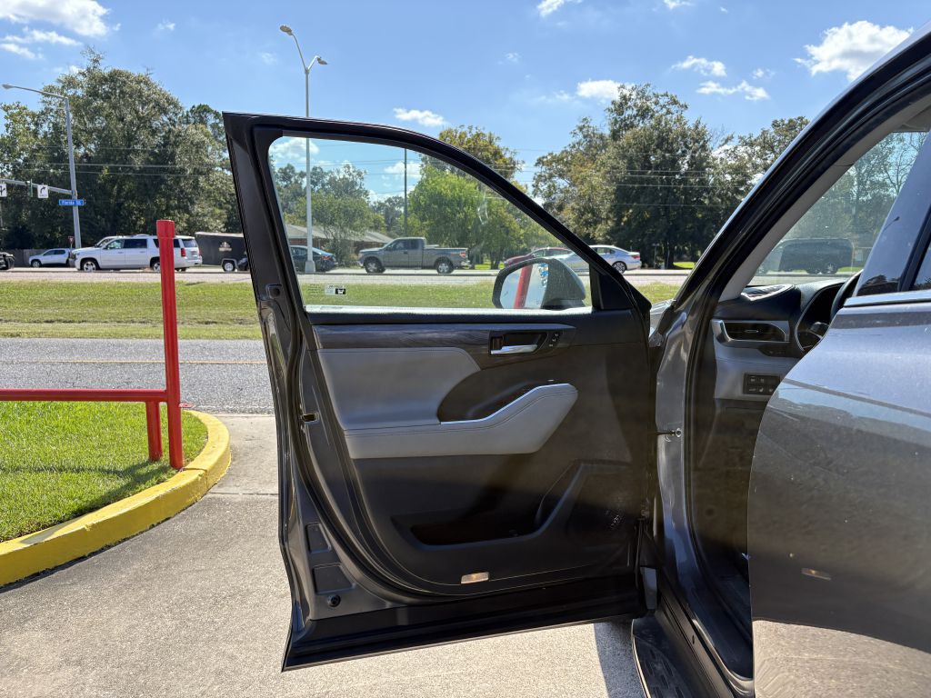 2022 Toyota Highlander Image 8