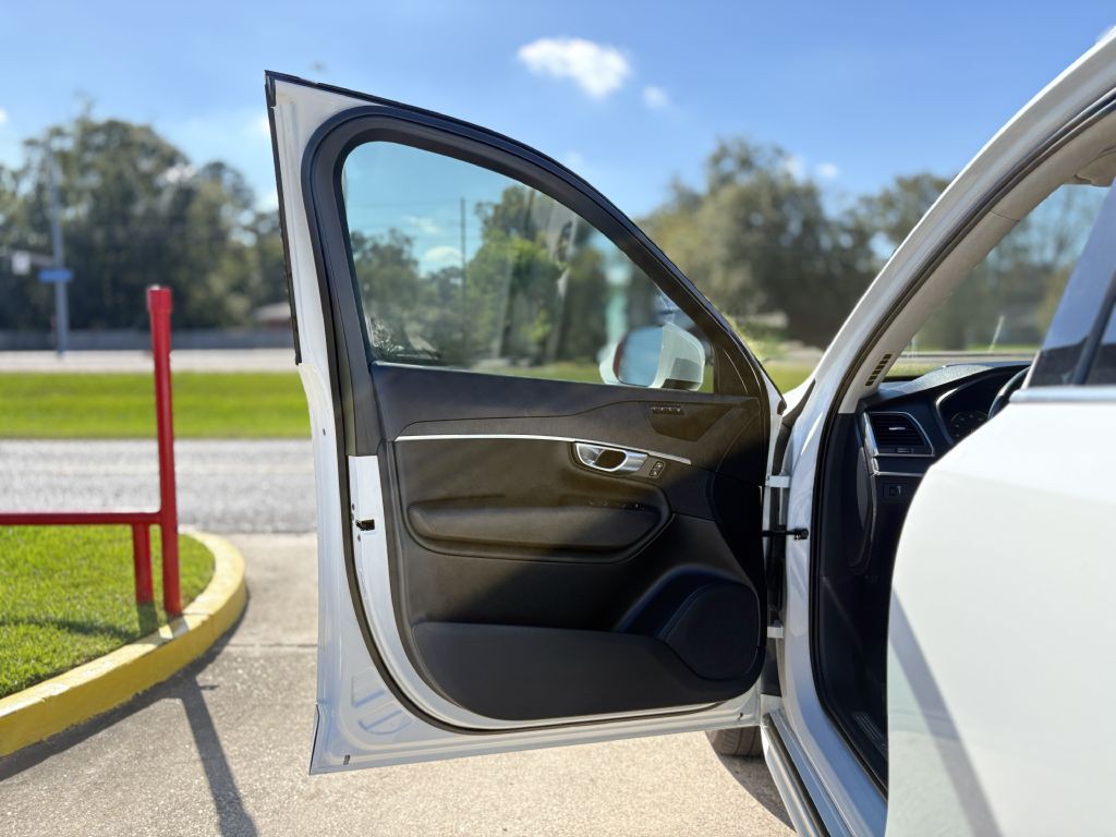 2020 Volvo XC90 Image 7