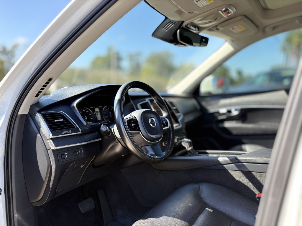 2020 Volvo XC90 Image 8