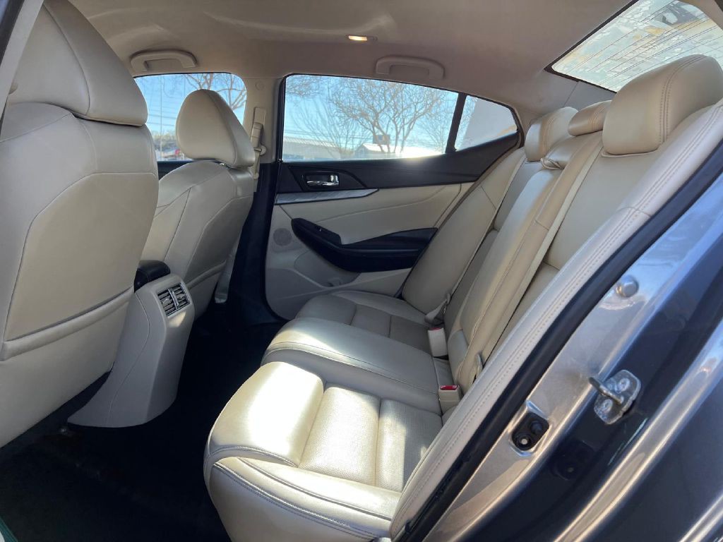 2017 Nissan Maxima Image 14