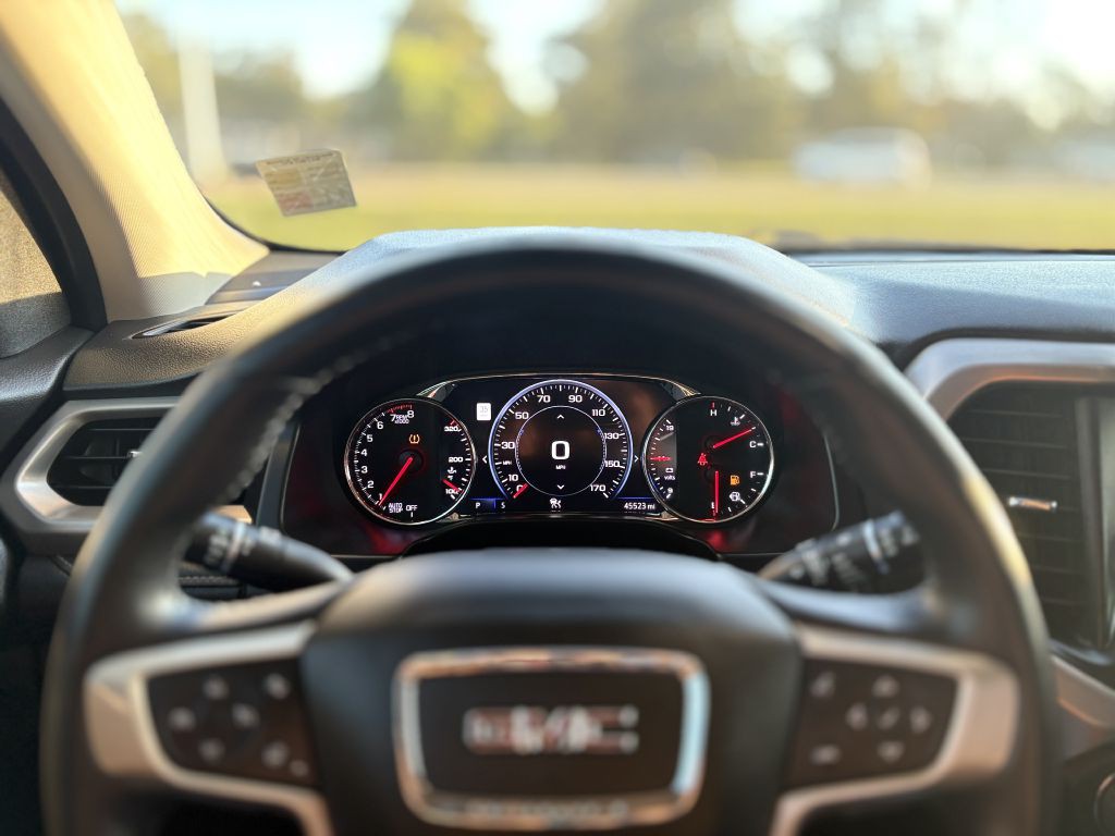 2022 GMC Acadia Image 12