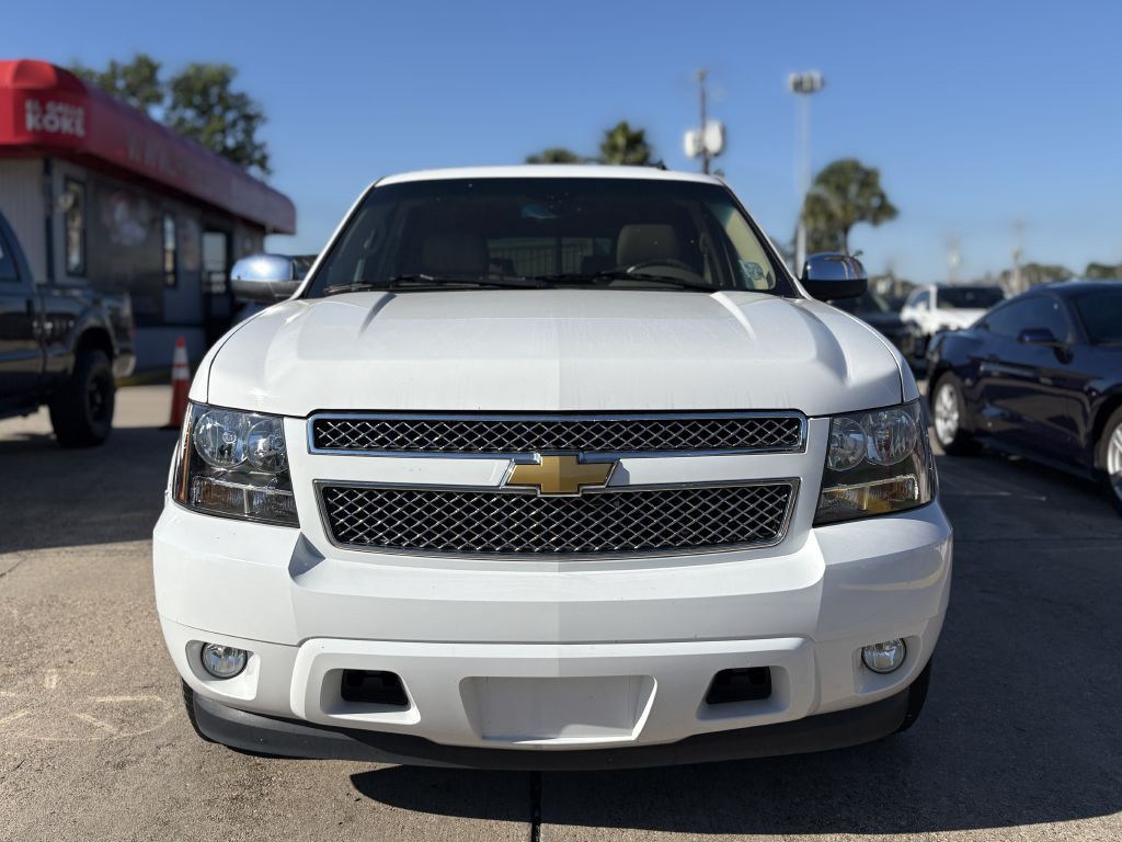 2013 Chevrolet Suburban Image 2