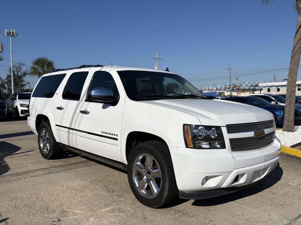 2013 Chevrolet Suburban Image 3