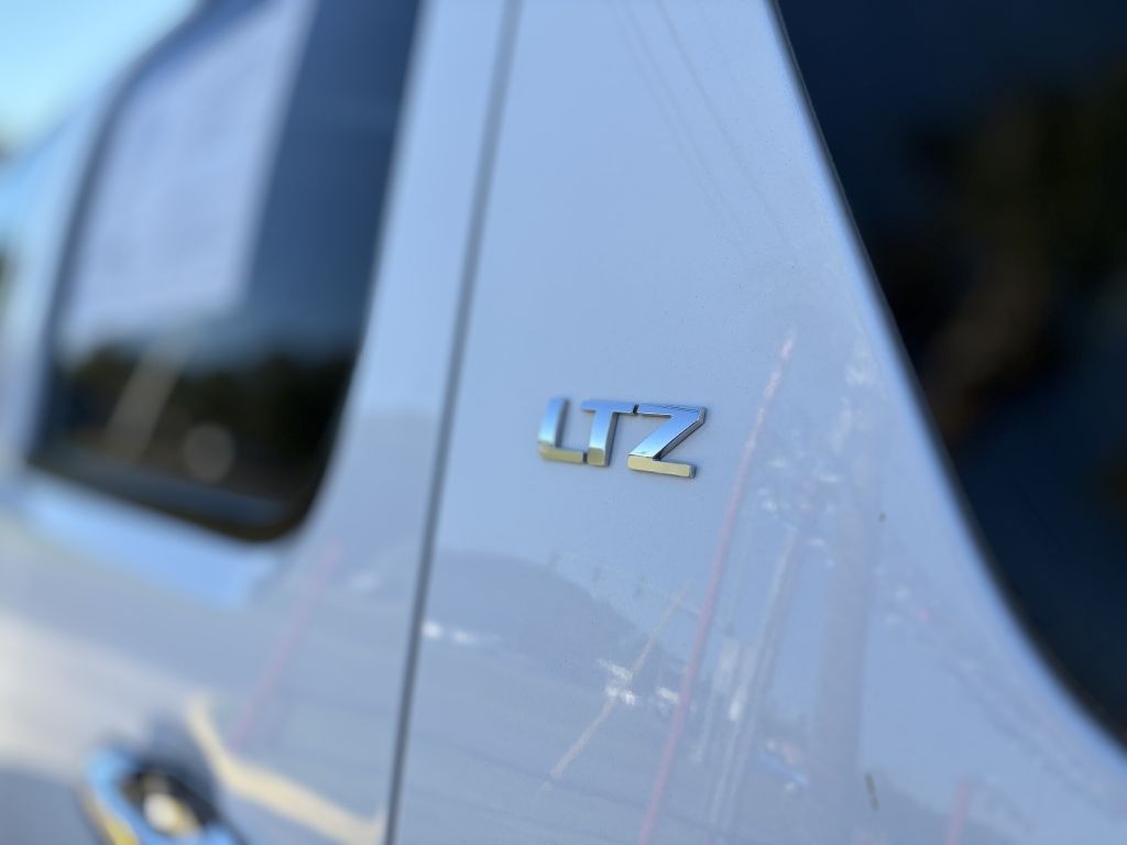2013 Chevrolet Suburban Image 6