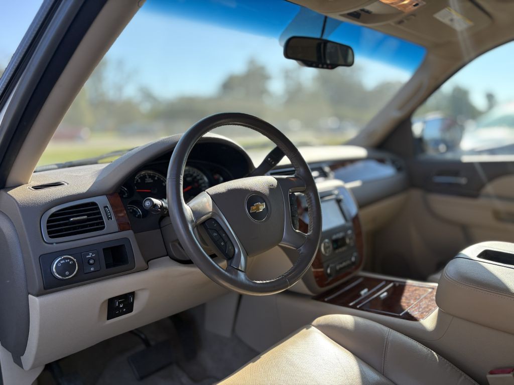 2013 Chevrolet Suburban Image 9