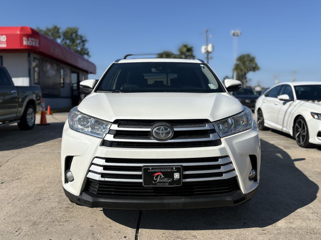 2017 Toyota Highlander Image 2