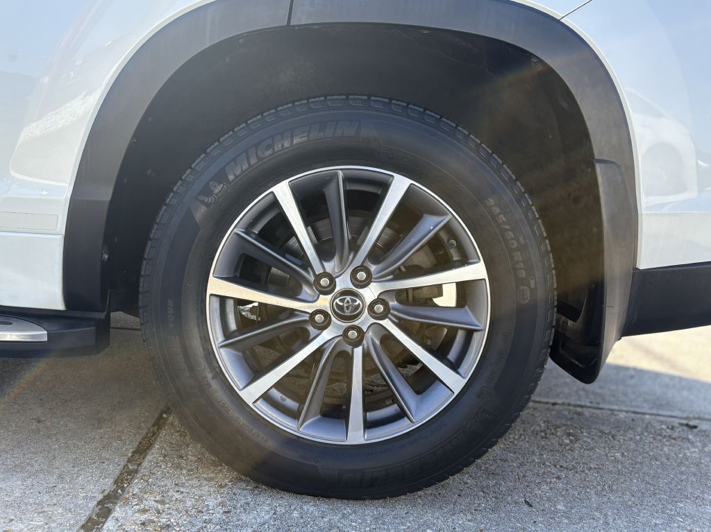 2017 Toyota Highlander Image 6