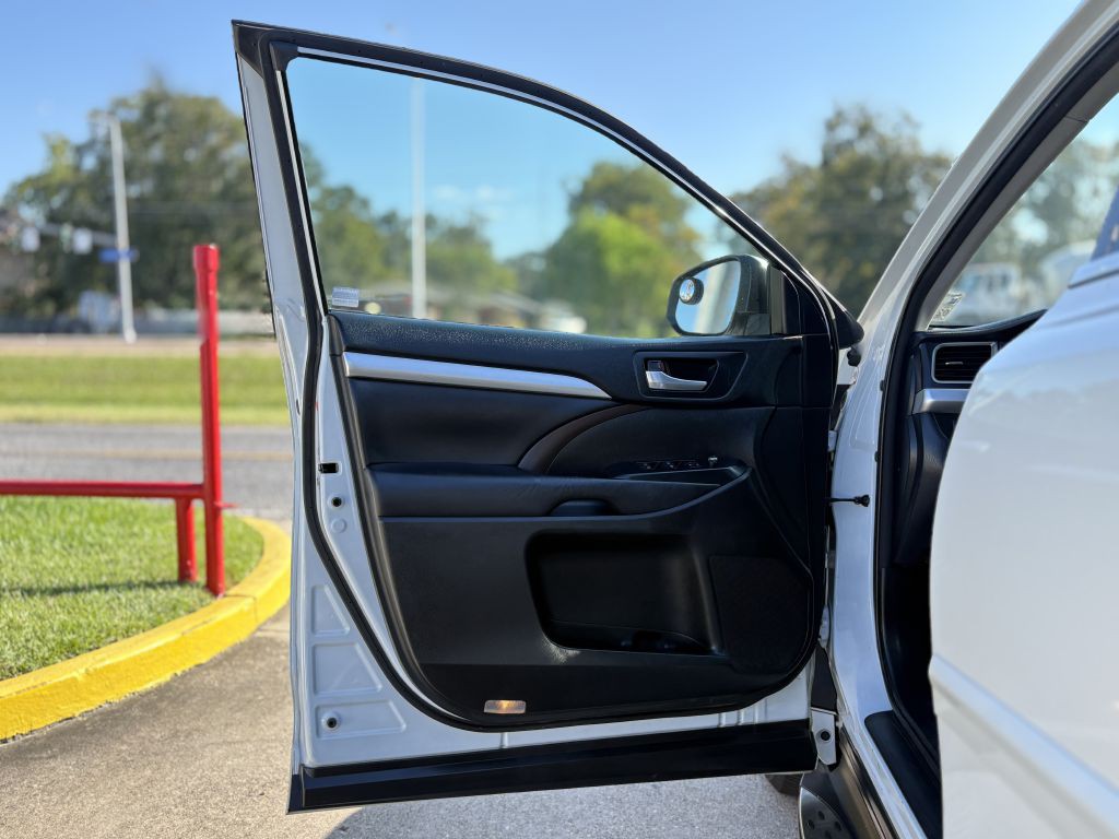 2017 Toyota Highlander Image 7