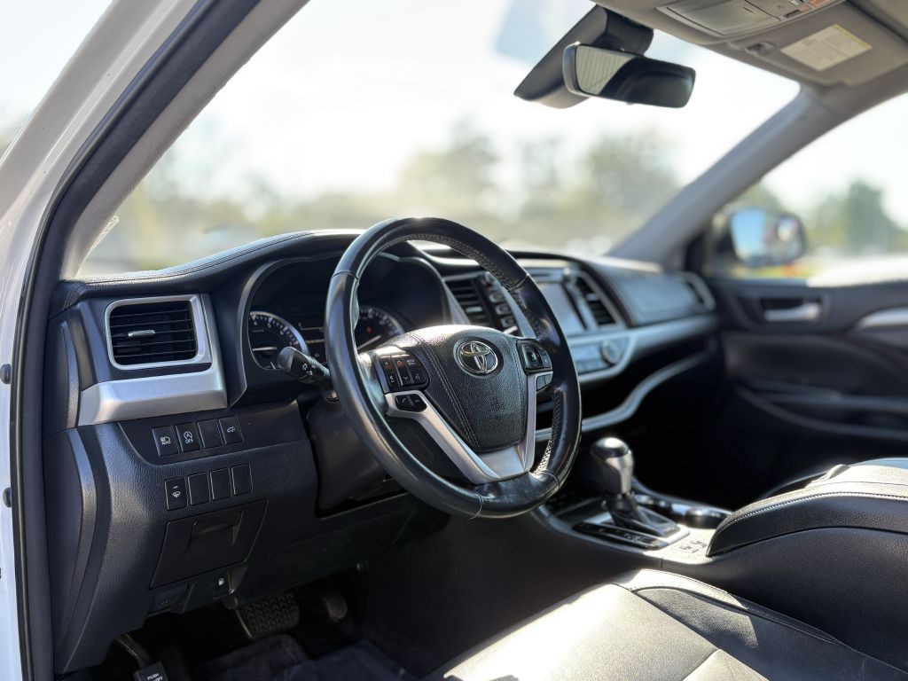 2017 Toyota Highlander Image 8