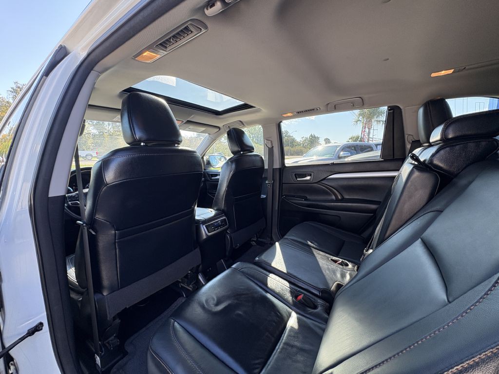 2017 Toyota Highlander Image 10