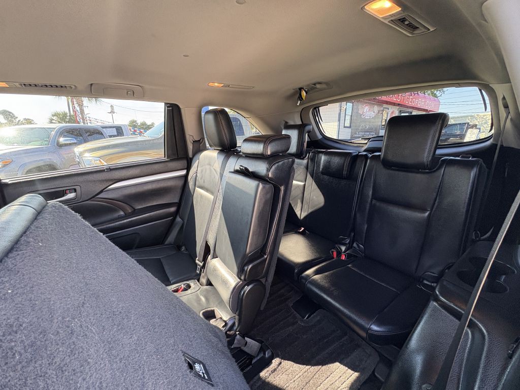 2017 Toyota Highlander Image 11