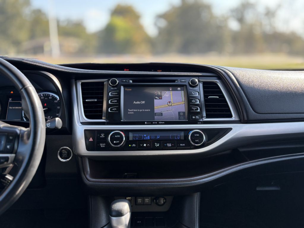 2017 Toyota Highlander Image 13