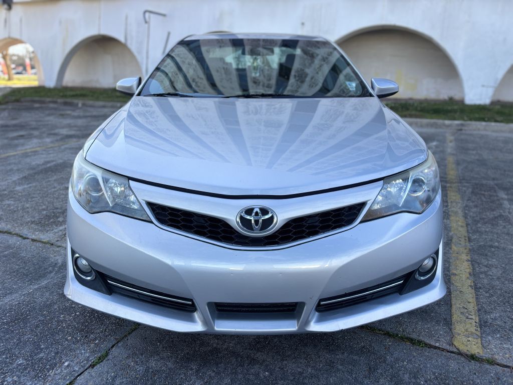 2012 Toyota Camry Image 2