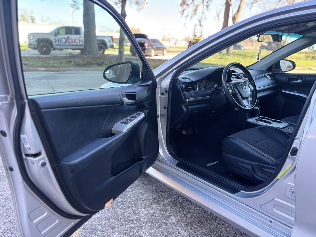 2012 Toyota Camry Image 10