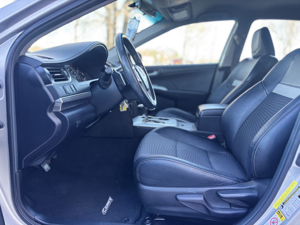 2012 Toyota Camry Image 11