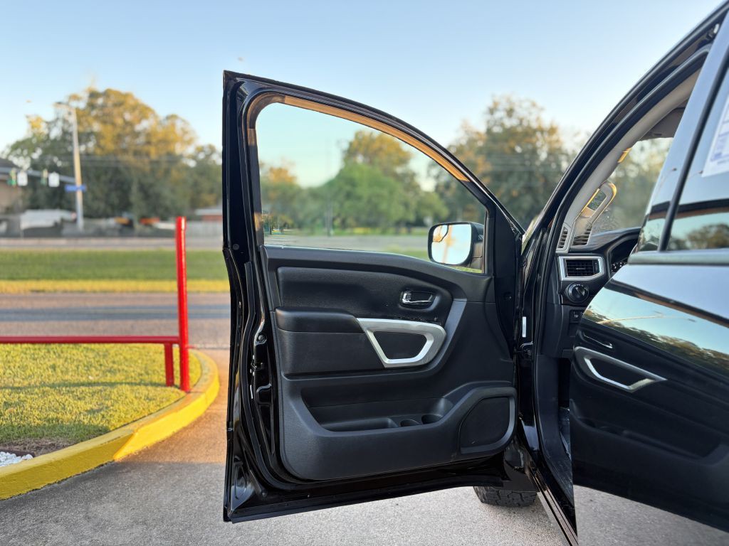 2020 Nissan Titan Image 7