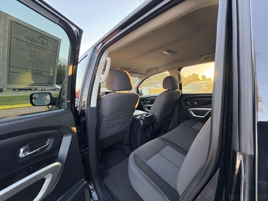 2020 Nissan Titan Image 10