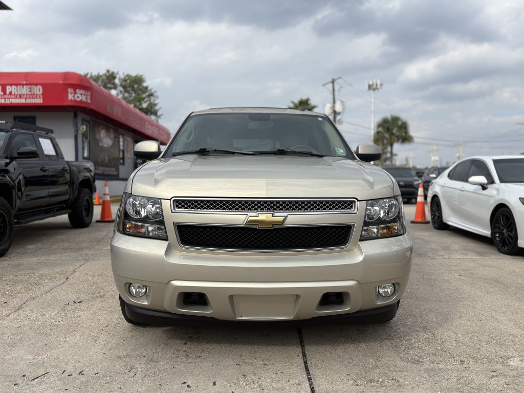 2010 Chevrolet Suburban Image 2