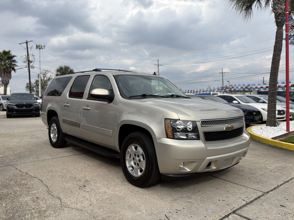 2010 Chevrolet Suburban Image 3