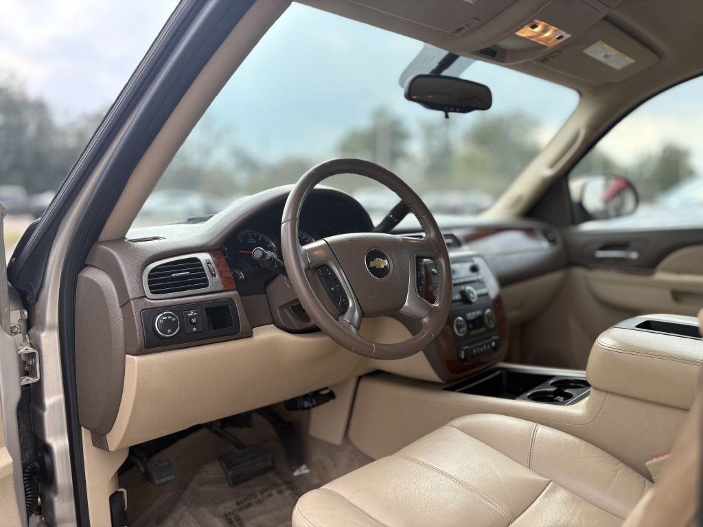 2010 Chevrolet Suburban Image 8