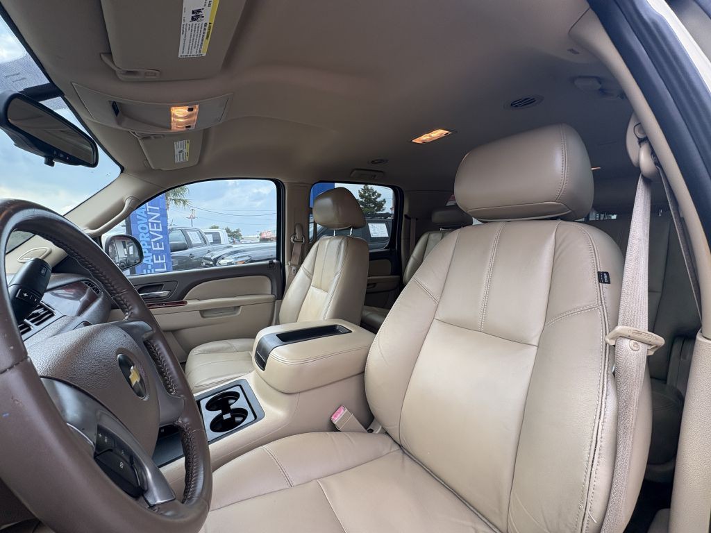 2010 Chevrolet Suburban Image 9