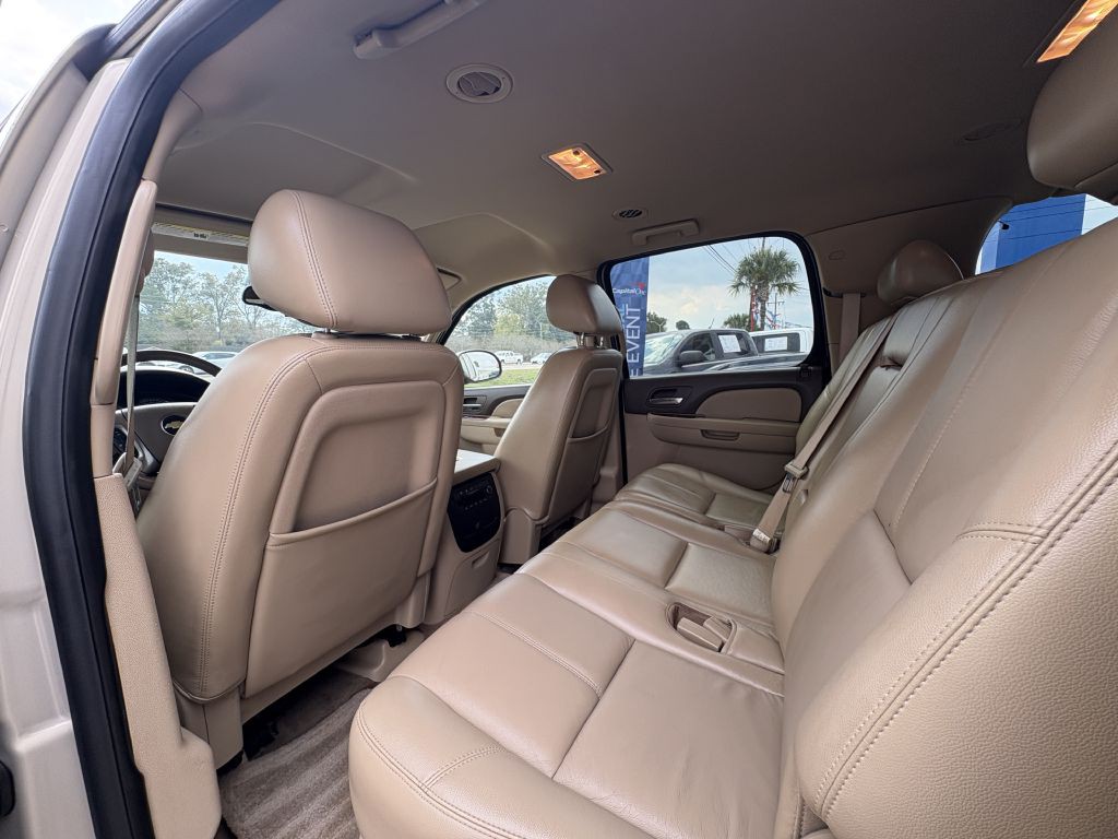2010 Chevrolet Suburban Image 10