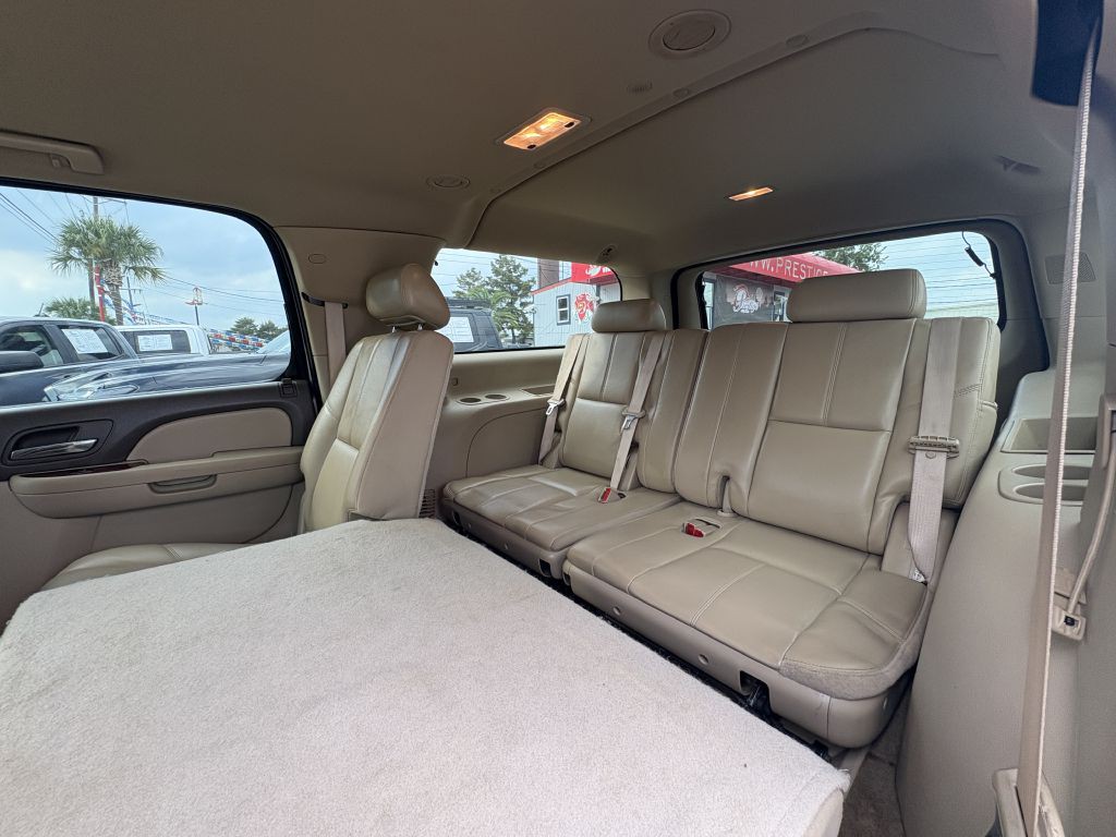 2010 Chevrolet Suburban Image 11