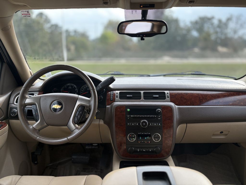 2010 Chevrolet Suburban Image 12