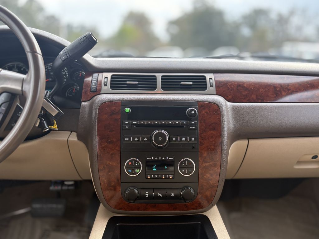 2010 Chevrolet Suburban Image 13